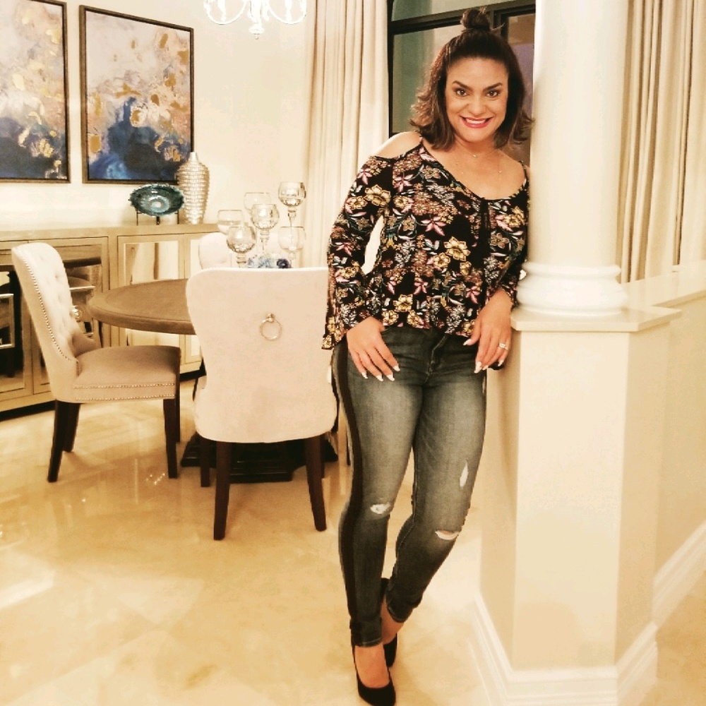 Meet your Posher, Mae